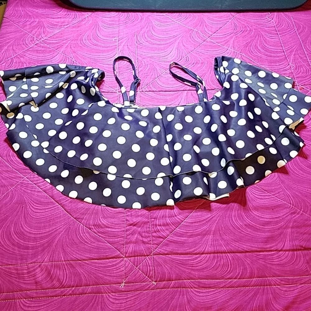 ✔ 5 for $25 Navy and white swim top size small